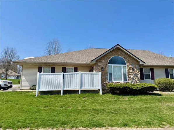 427 Jennie Ln, New Castle, PA 16101