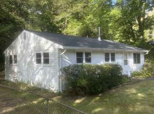41 Potter Dr, Bellingham, MA 02019