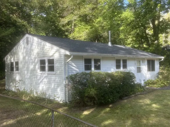 41 Potter Dr, Bellingham, MA 02019