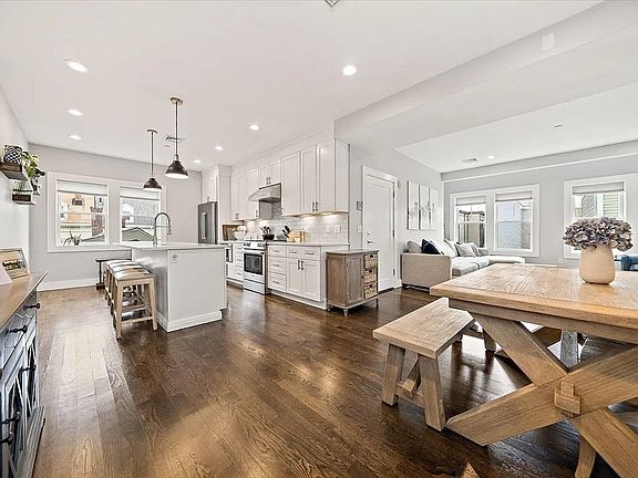 2nd image of 230 Bowen St #2