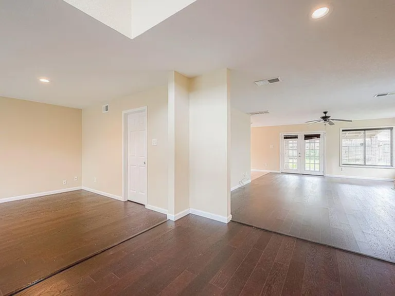 2039 Shorewood Ln — Photo 6