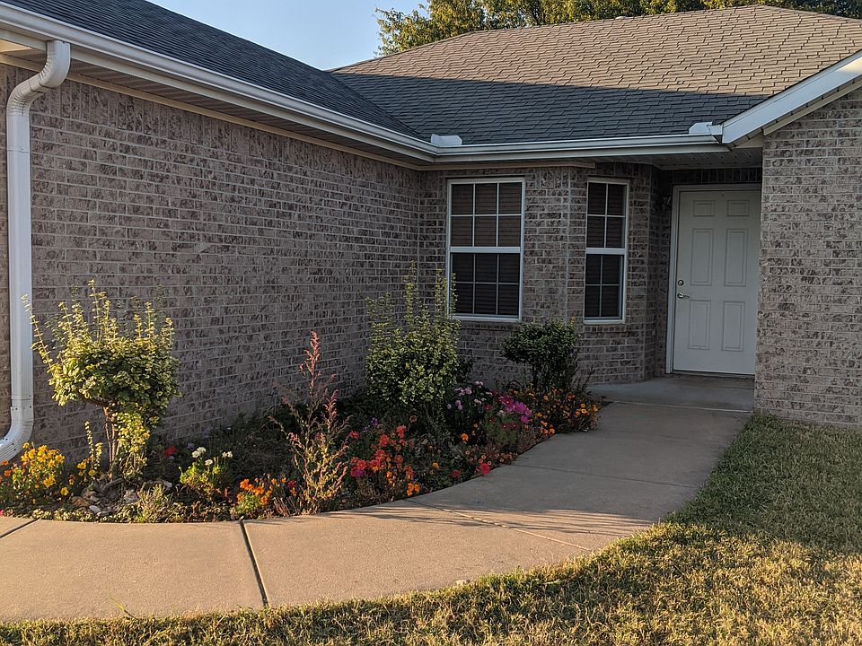 1st image of 1023 Applewood Cir