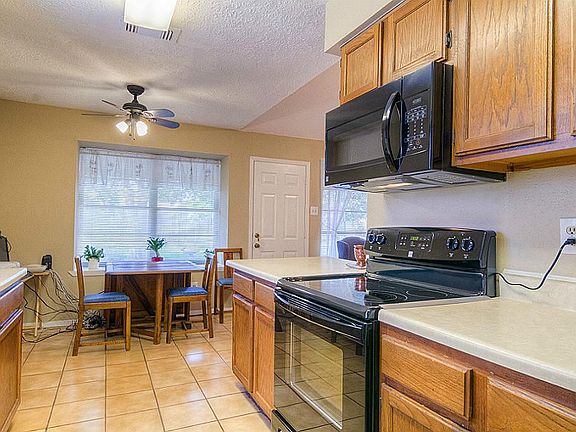 4th image of 9814 Peachridge Dr