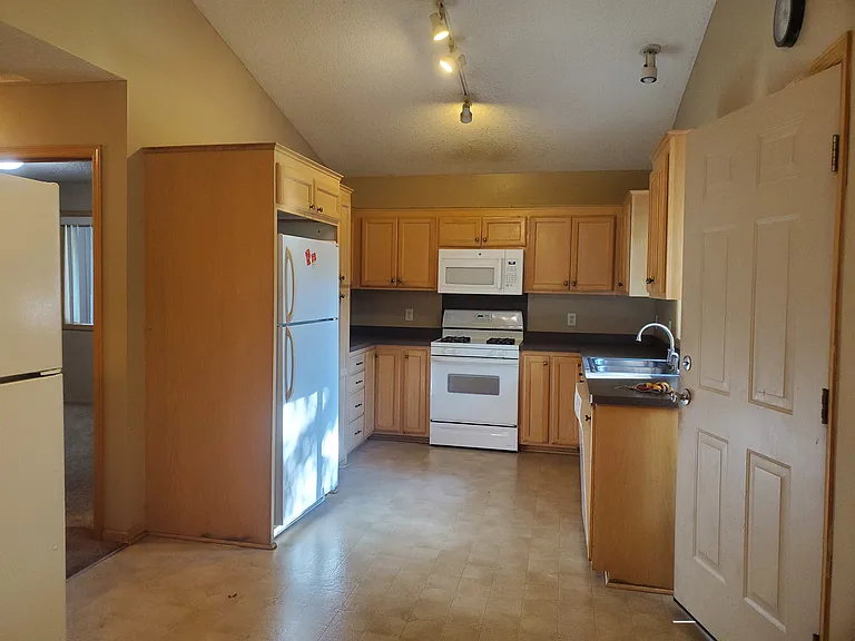 1035 18th Ave SE — Photo 5