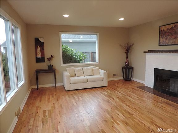 4th image of 1311 N Heatherwood E