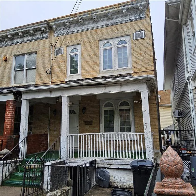 123 Avenue J photo 1
