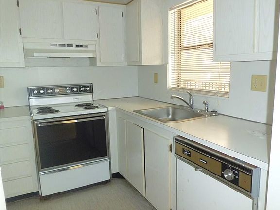 3rd image of 10123 S Sunrise Lakes Boulevard #211