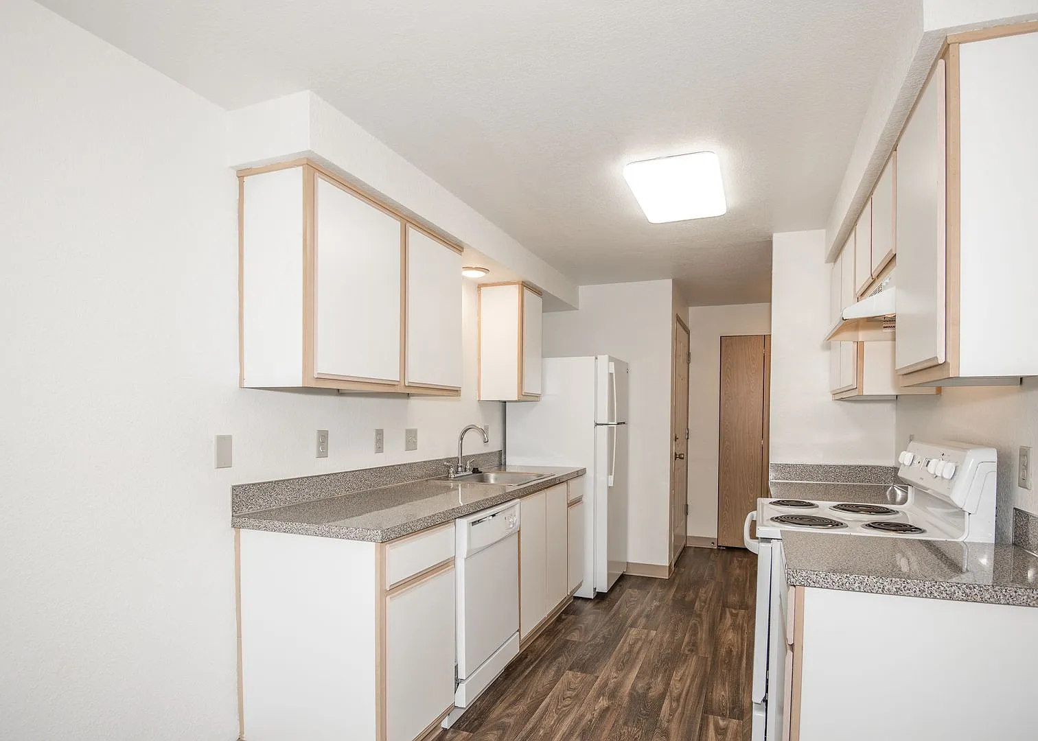Rivercrest Apartments — Photo 3