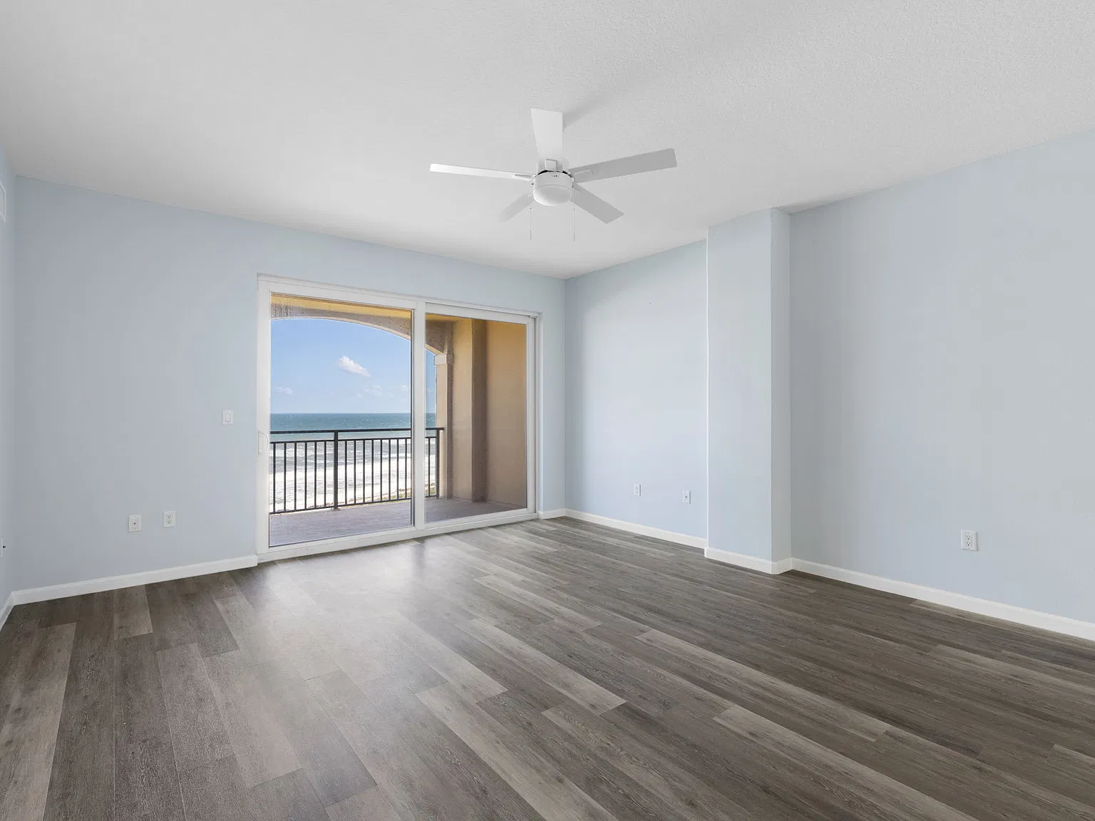 3 bed, 2.5 bath, 1640 sqft, $2,500 — Photo 2