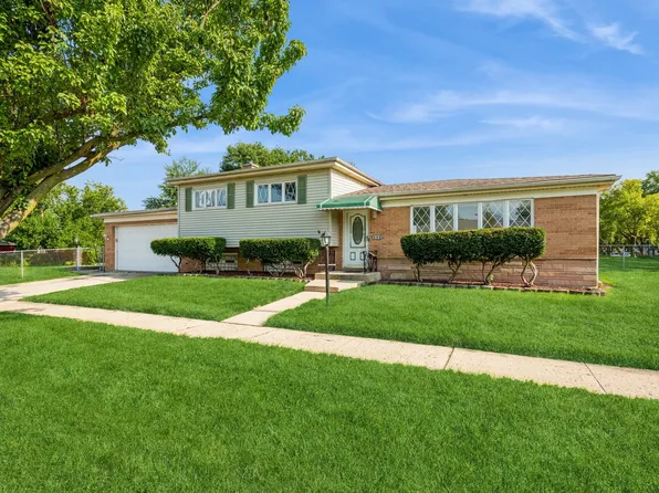 113 W Plymouth St, Villa Park, IL 60181