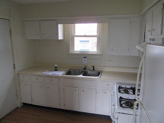 4th image of 170 E Center St