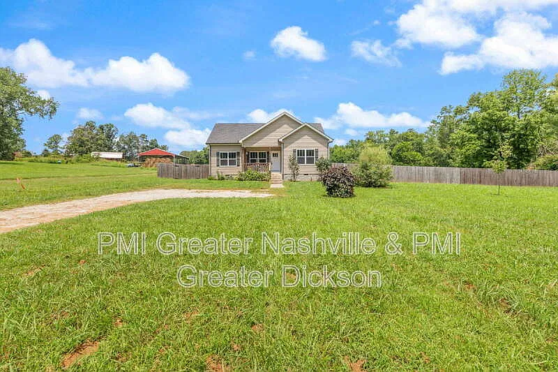 3 bed, 2.0 bath, 1208 sqft, $2,000 — Photo 1