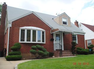 12 Balfour St, Valley Stream, NY 11580