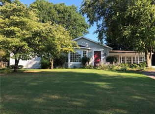 1187 E Ridgeway Dr, Fayetteville, AR 72701