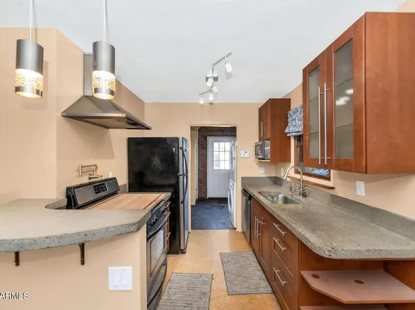 2702 N GREENFIELD Road, Phoenix, AZ 85006