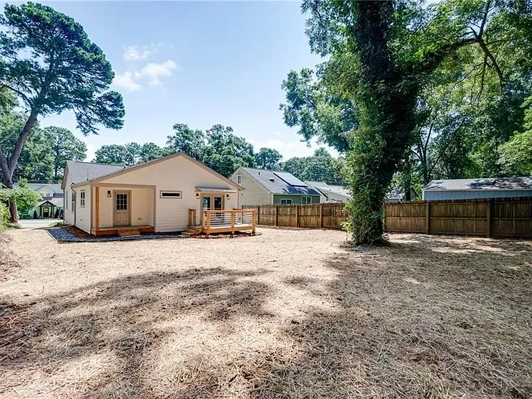 623 Quillian Ave — Photo 3