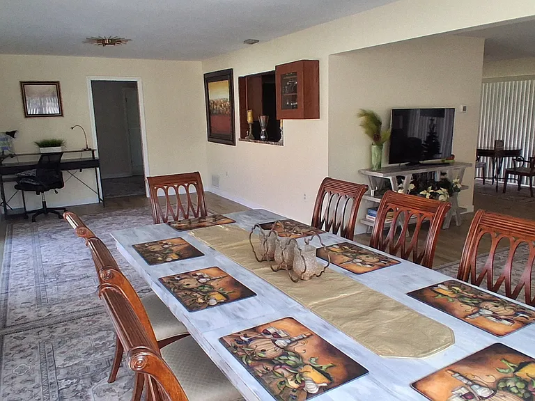 441 Rubens Dr E — Photo 3