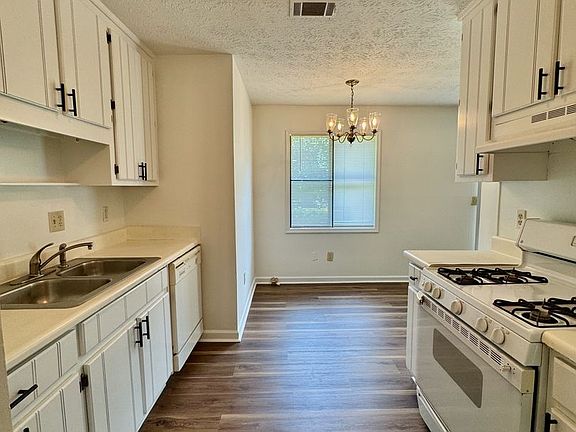 5th image of 4044 Woodbridge Ct