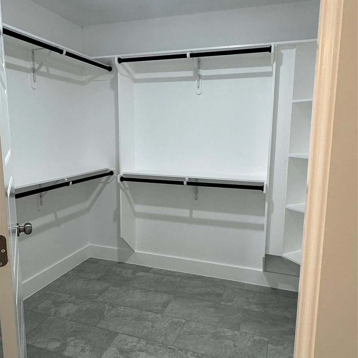 4 bed, 2.0 bath, 1638 sqft, $2,300 — Photo 3