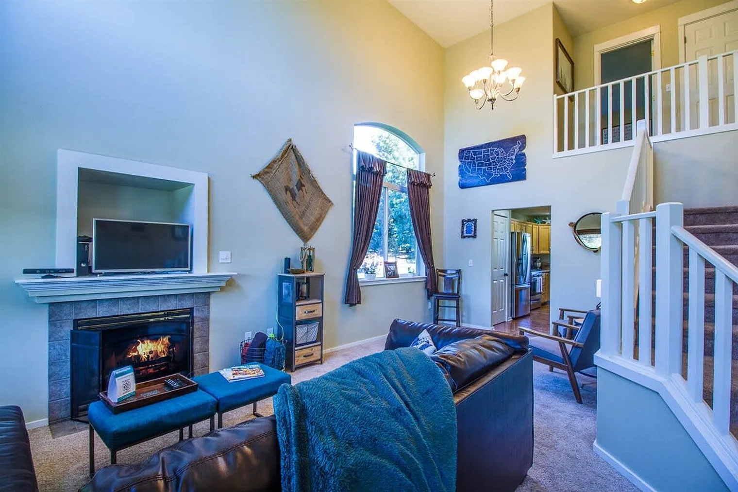 4 bed, 2.0 bath, 2594 sqft, $7,516 — Photo 1