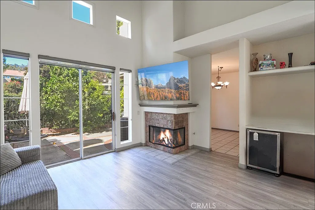 3 bed, 2.5 bath, 1609 sqft, $4,200 — Photo 4