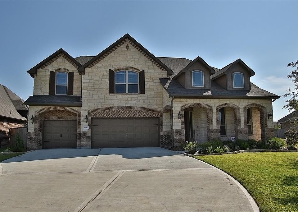 Welcome home to 18702 Hardy Trace Drive in the gated section of Wildwood at Northpointe.