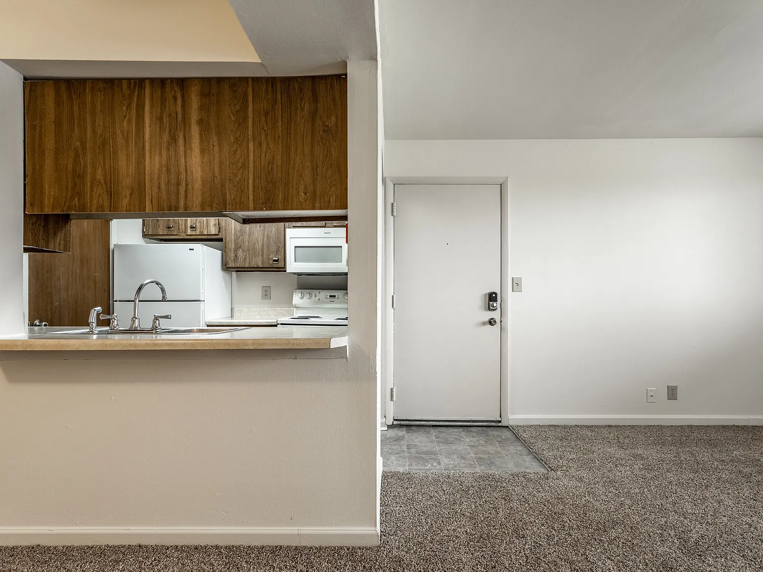 Bay Pointe Apartments — Photo 2