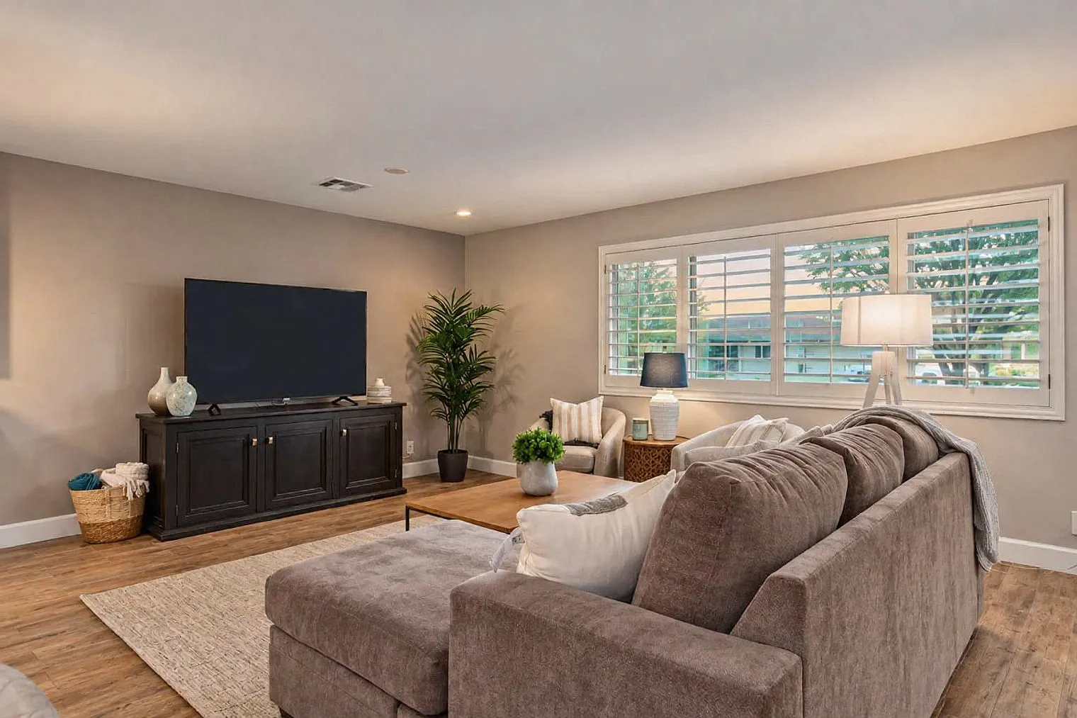 4 bed, 3.0 bath, 2368 sqft, $9,828 — Photo 1