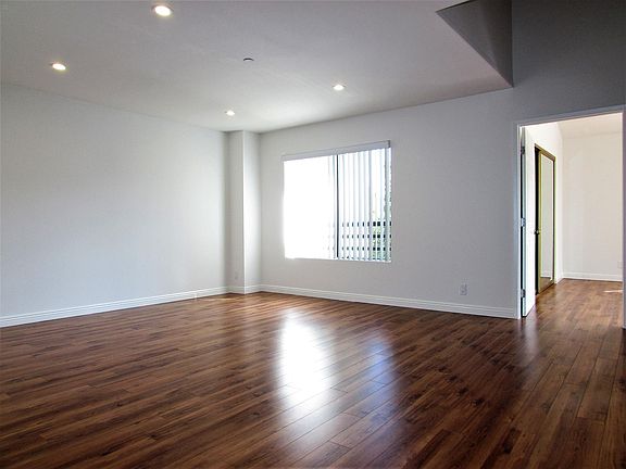 5th image of 1141 N Columbus Ave #407