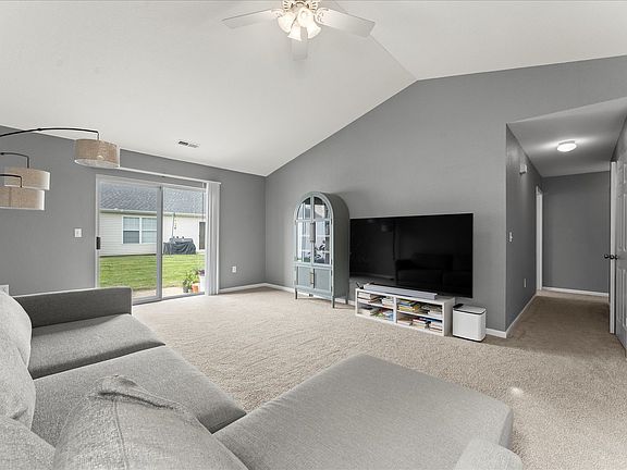 5th image of 703 Bardeen Ln