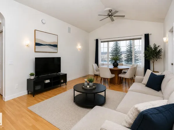 2565 Hanna Cres NW #19, Edmonton, AB T6R 0M4
