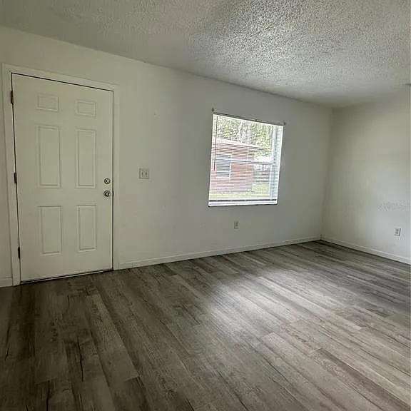 704 Sunset Ave #B — Photo 4