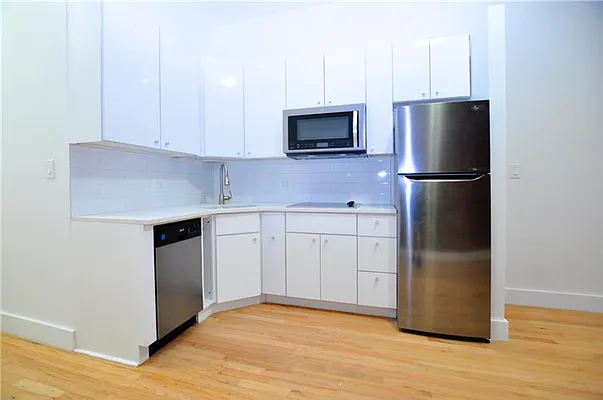 Rented by Buchbinder & Warren | media 16