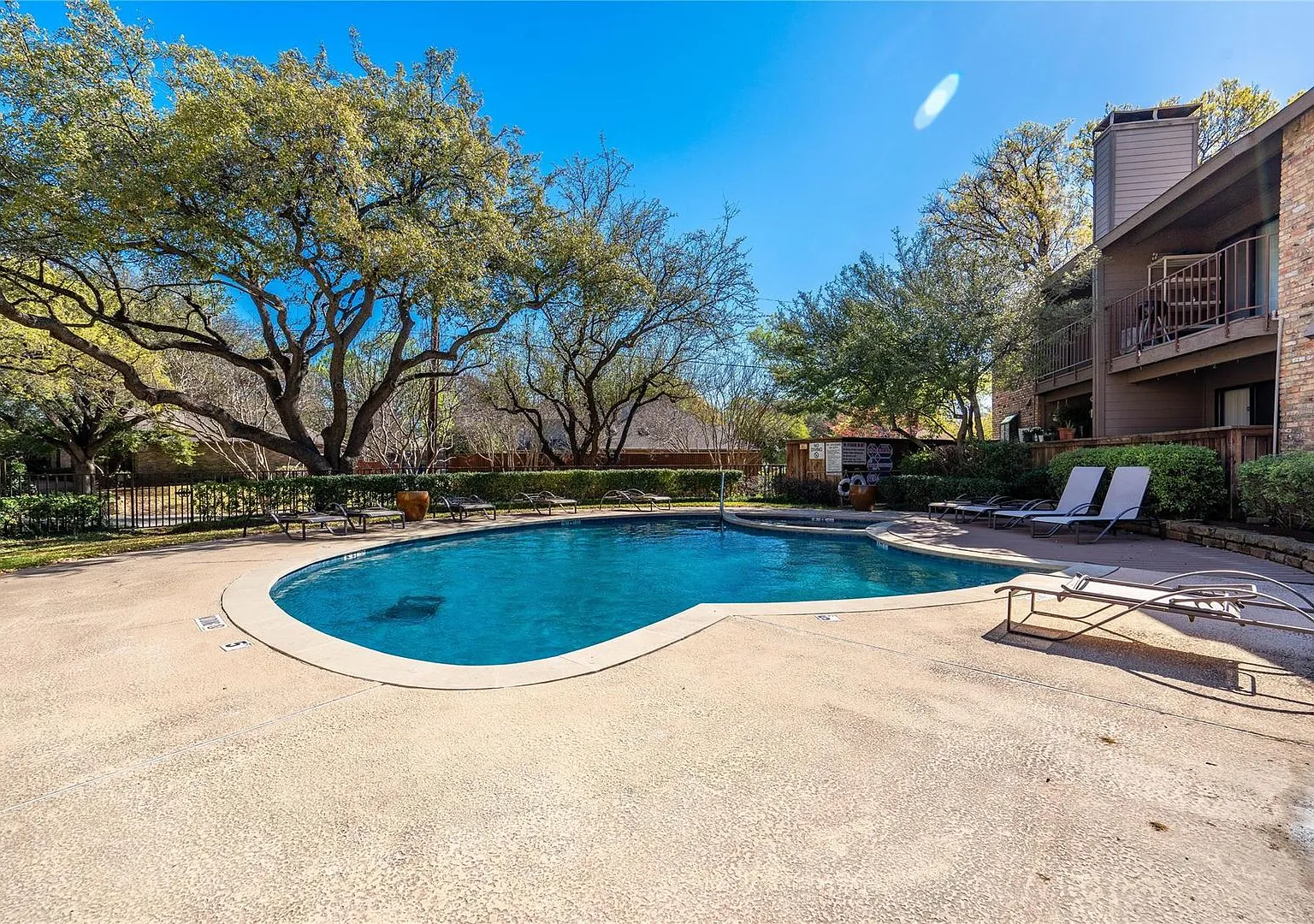 North Dallas condo w/ pool views — Photo 1