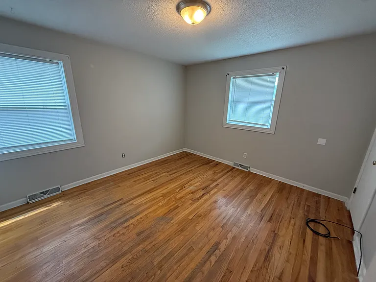 708 E Culton St — Photo 9