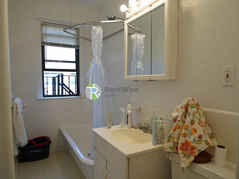 62 Queensberry St #302 — Photo 15