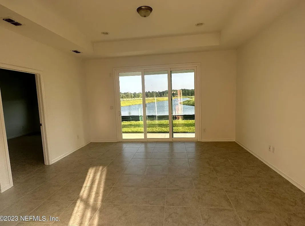 Building Photo - 234 Brandon Lakes Dr