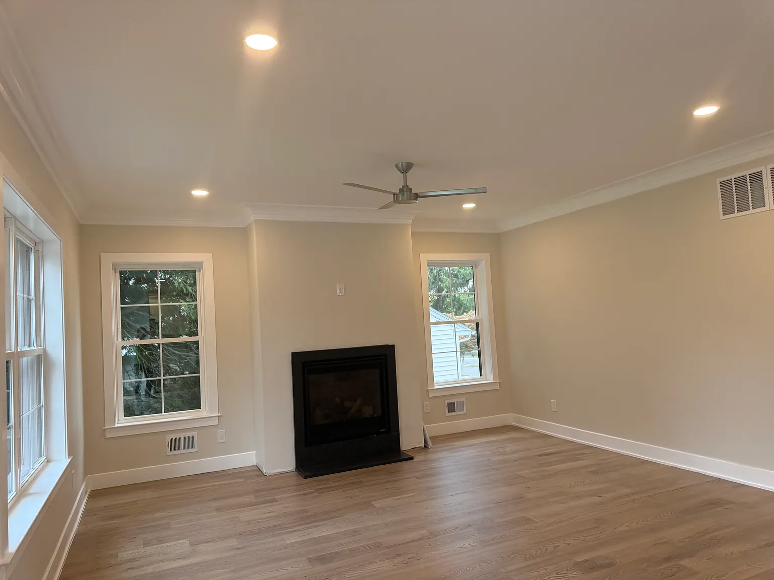 4 bed, 4.5 bath, 3052 sqft, $7,000 — Photo 4