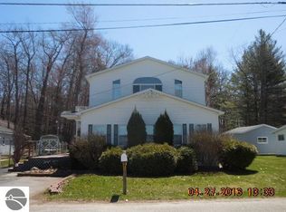 122 Warren Ave, East Tawas, MI 48730