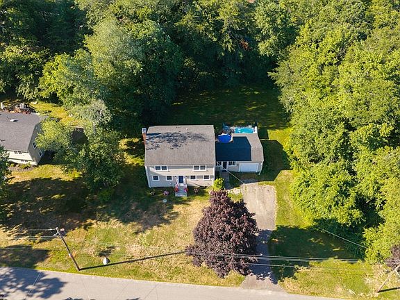 4th image of 12 Cairnslea Ln