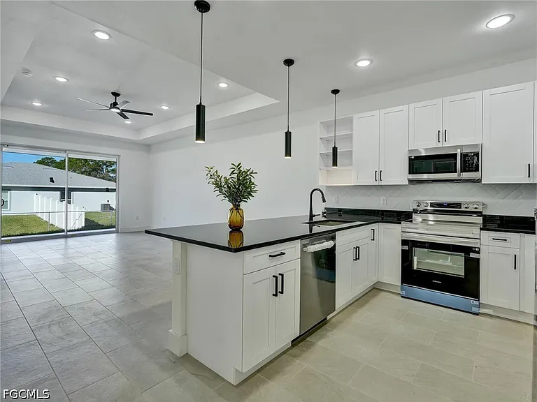 918 Eisenhower Blvd — Photo 3