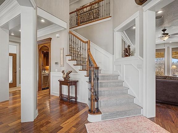 3rd image of 1270 Edinburgh Loop