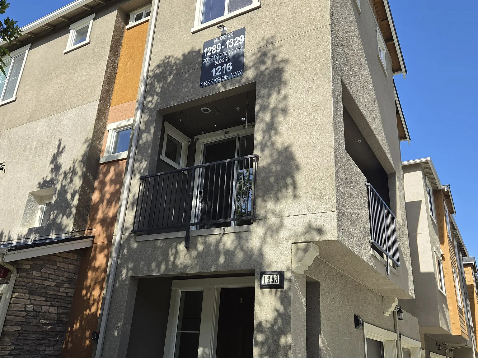 2 bed, 2.5 bath, 1258 sqft, $3,600 — Photo 2