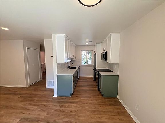 2nd image of 25 Country Place Ct
