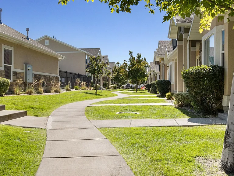 Cove at Pleasant View Town Homes — Photo 13