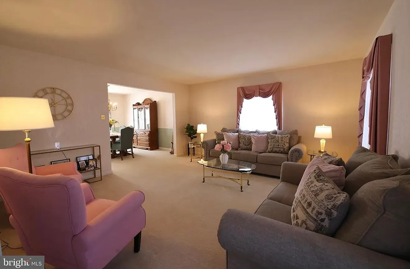3 bed, 2730 sqft, $2,800 — Photo 2
