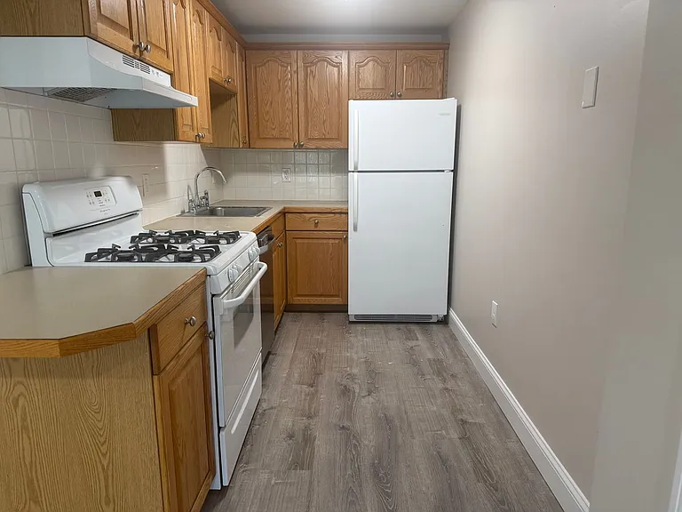 Pondsview Apartments — Photo 43