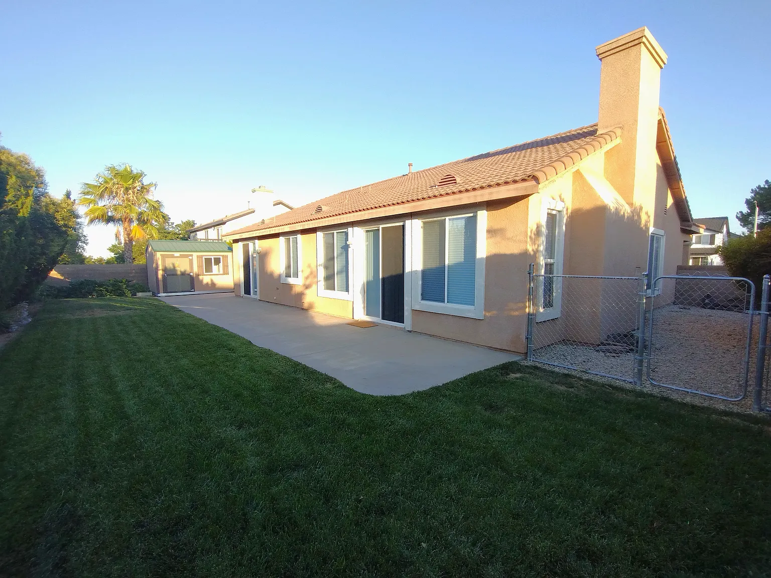 5 bed, 2260 sqft, $3,645 — Photo 4