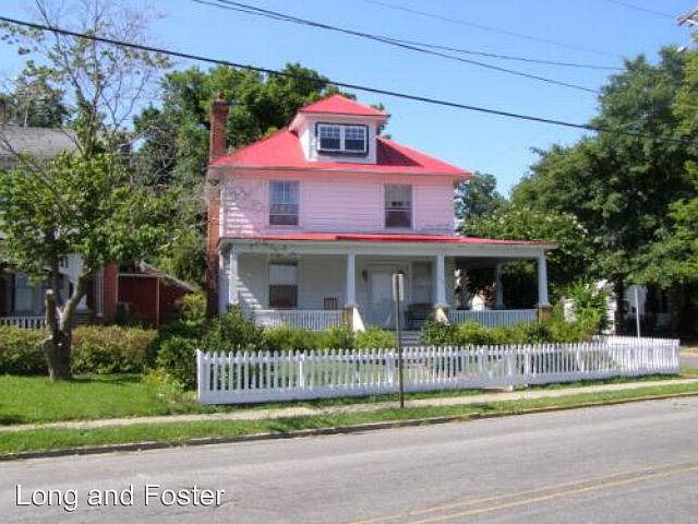 1st image of 107 E Cypress St