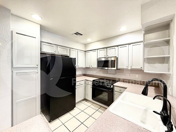 4th image of 1716 W Cortez St #244